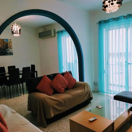University Area Msida Bagian luar foto