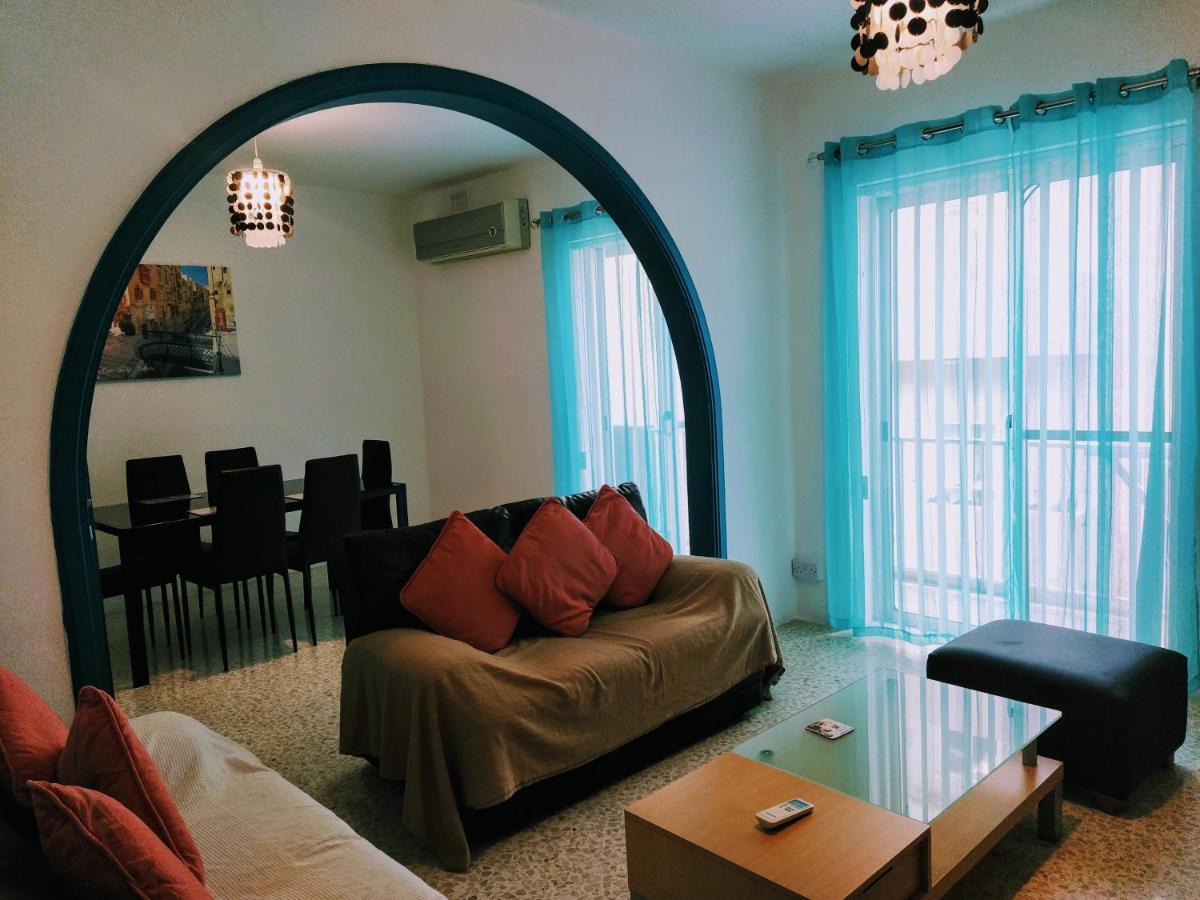 University Area Msida Bagian luar foto